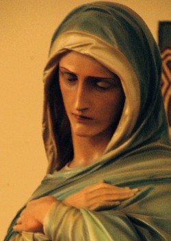 Mary-Statue